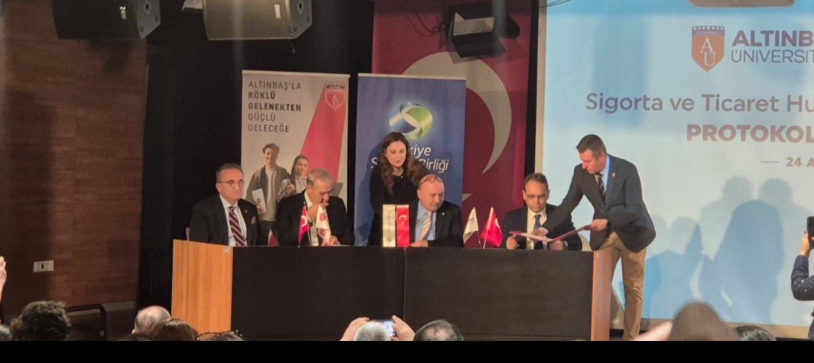 Altınbaş Üniversitesi ev sahipliğinde düzenlenen Sigorta ve Ticaret Hukuku Alanında İş Birliği Protokolü İmza Töreni, akademi ve uygulamayı bir araya getiren önemli bir adım olarak gerçekleştirilmiştir.